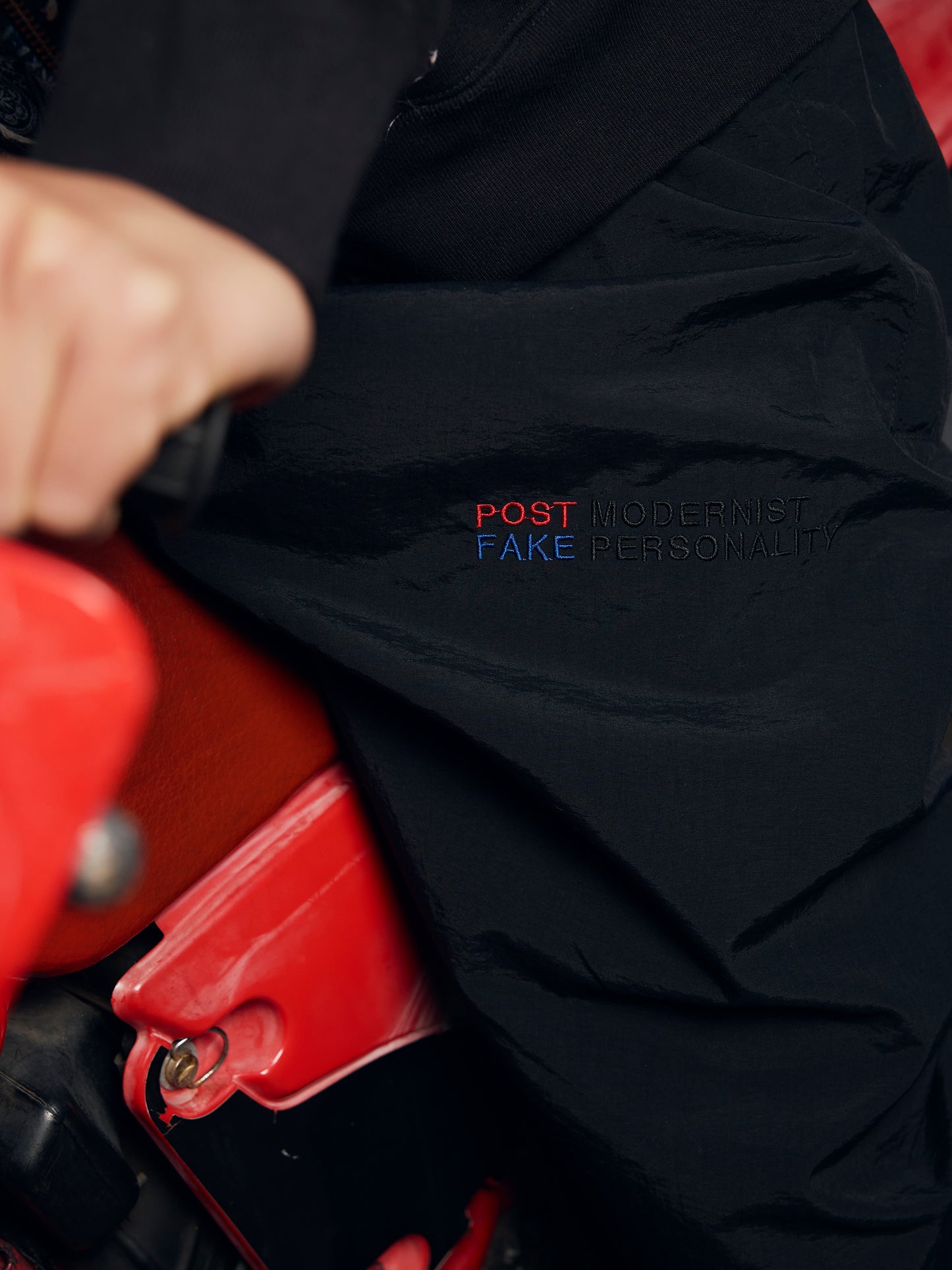 MODERNIST PERSONALITY NYLON PANTS